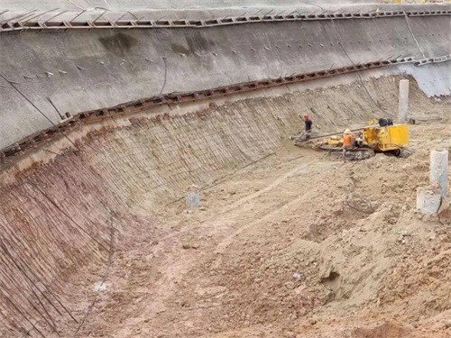 博尔塔拉基坑边坡加固